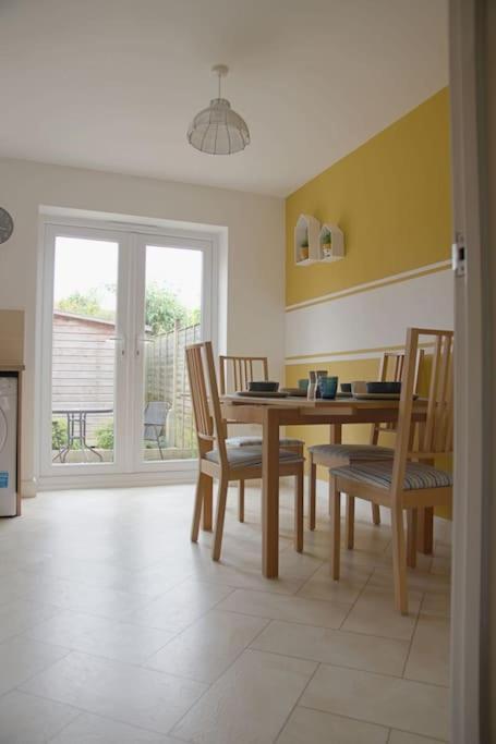 Modern Roomy 3 Bedroom Home Pershore Exterior photo